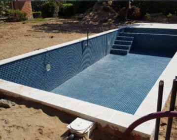 Revestimiento gresite sobre piscina de hormigón