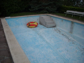 instalacion-gresite-sobre-piscina-poliester-en-santander-antes1