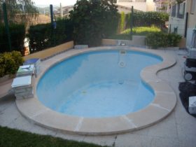 revestimiento-gresite-sobre-piscina-de-poliester-barcelona-antes1