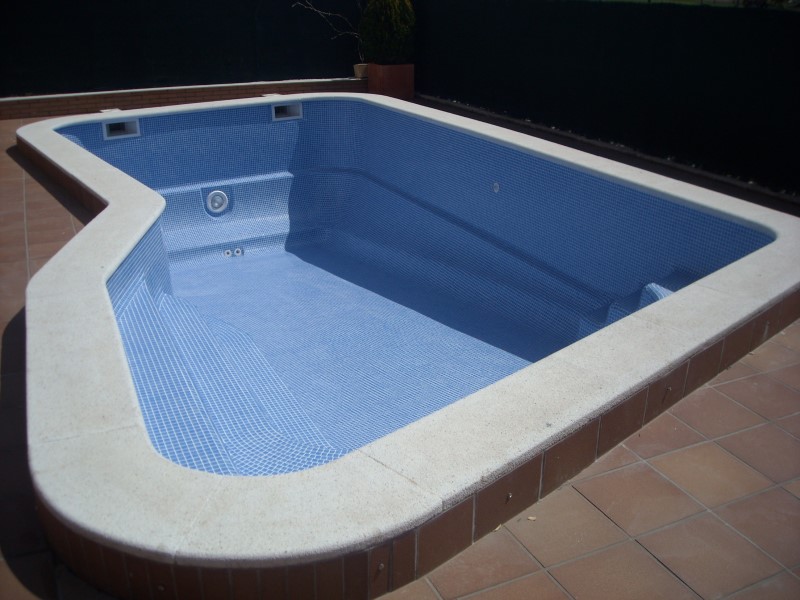 Gresite sobre piscina de poliéster